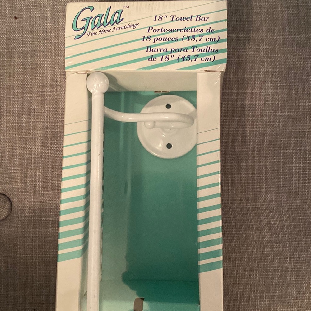 18”white towel bar